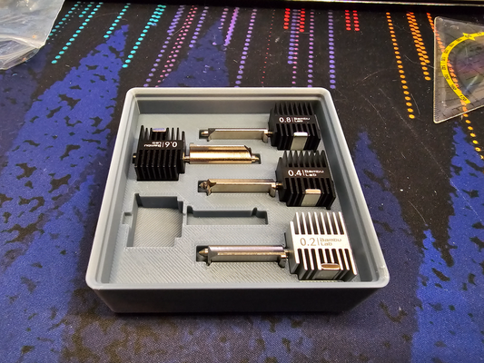 gridfinity 5 düse extruder modul a1 mini 2x2 by präzisionshandwerk 3d drucker zubehör a1mini box gitter endlichkeit lager 3d print model - Mito3D