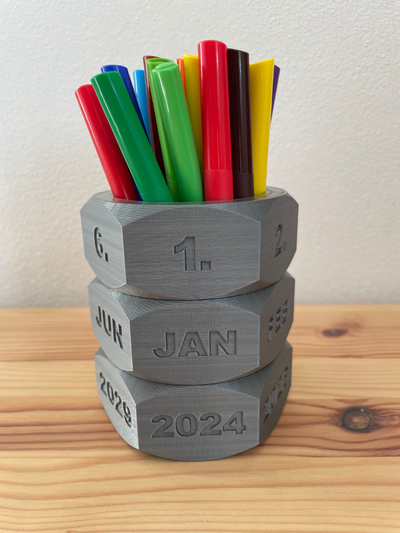 nuss stifte halter unterstützung kalender by hynxxxx haushalt büro calendar2024 2024 stifthalter 3d print model - Mito3D