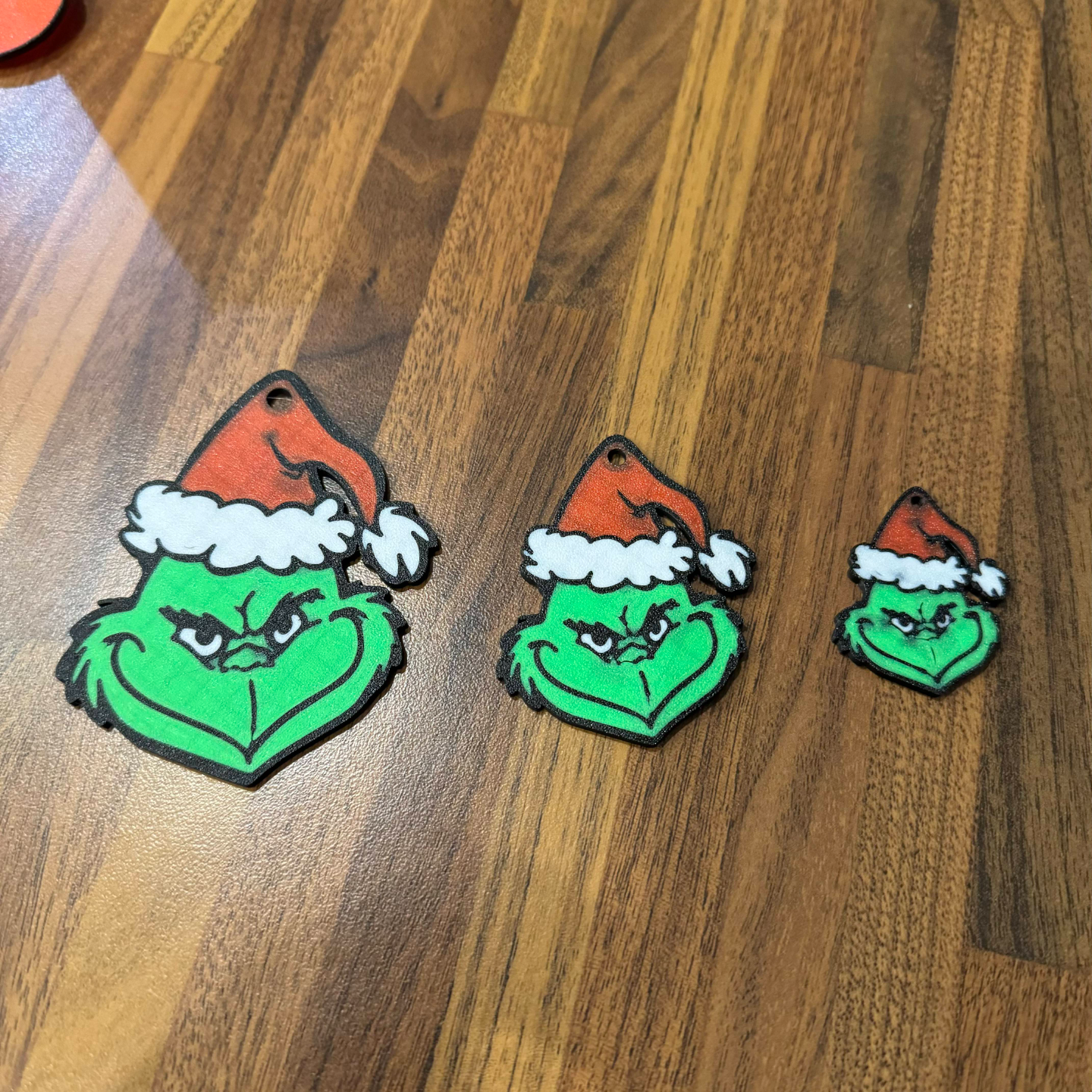 grinch anahtarlık anahtar zincir 3 model boyutları by el yapımcısı tasarım sanat madeni para rozetler noel 3D print model - Mito3D