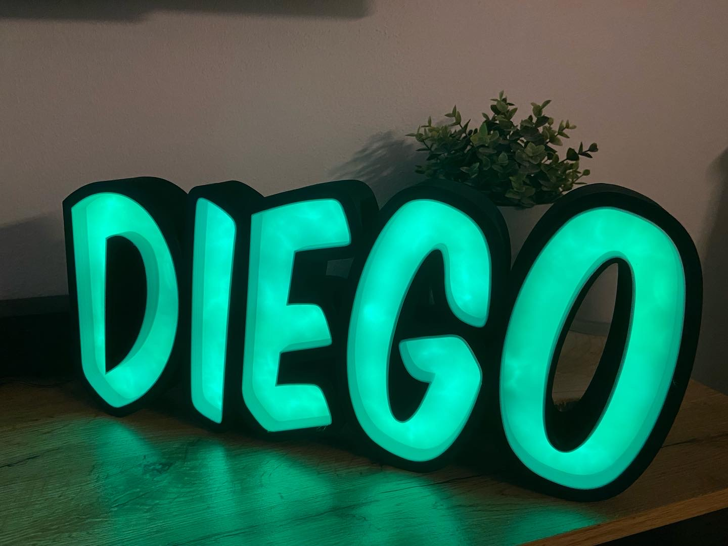 lampada lightbox diego lettera by flexn 3d arte segni loghi lettere 3D print model - Mito3D