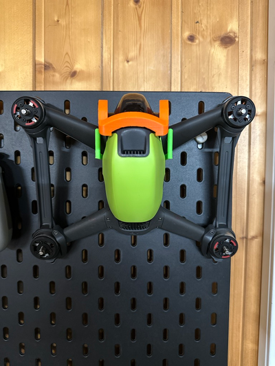 dji fpv skadis soporte cabestro drones haken by julian tribunal pasatiempo bricolaje diy zumbido carreras estante volar pared djifpv djidrone djskadis accesorios 3d print model - Mito3D