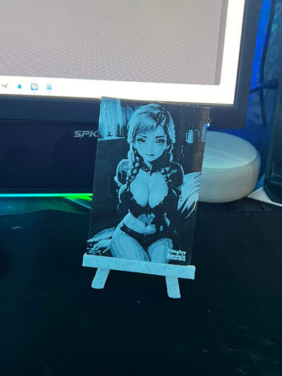 dondurulmuş anna şapka dövmesi by fatalchaos25 sanat 2d busty kadın hanım dekor 3d print model - Mito3D