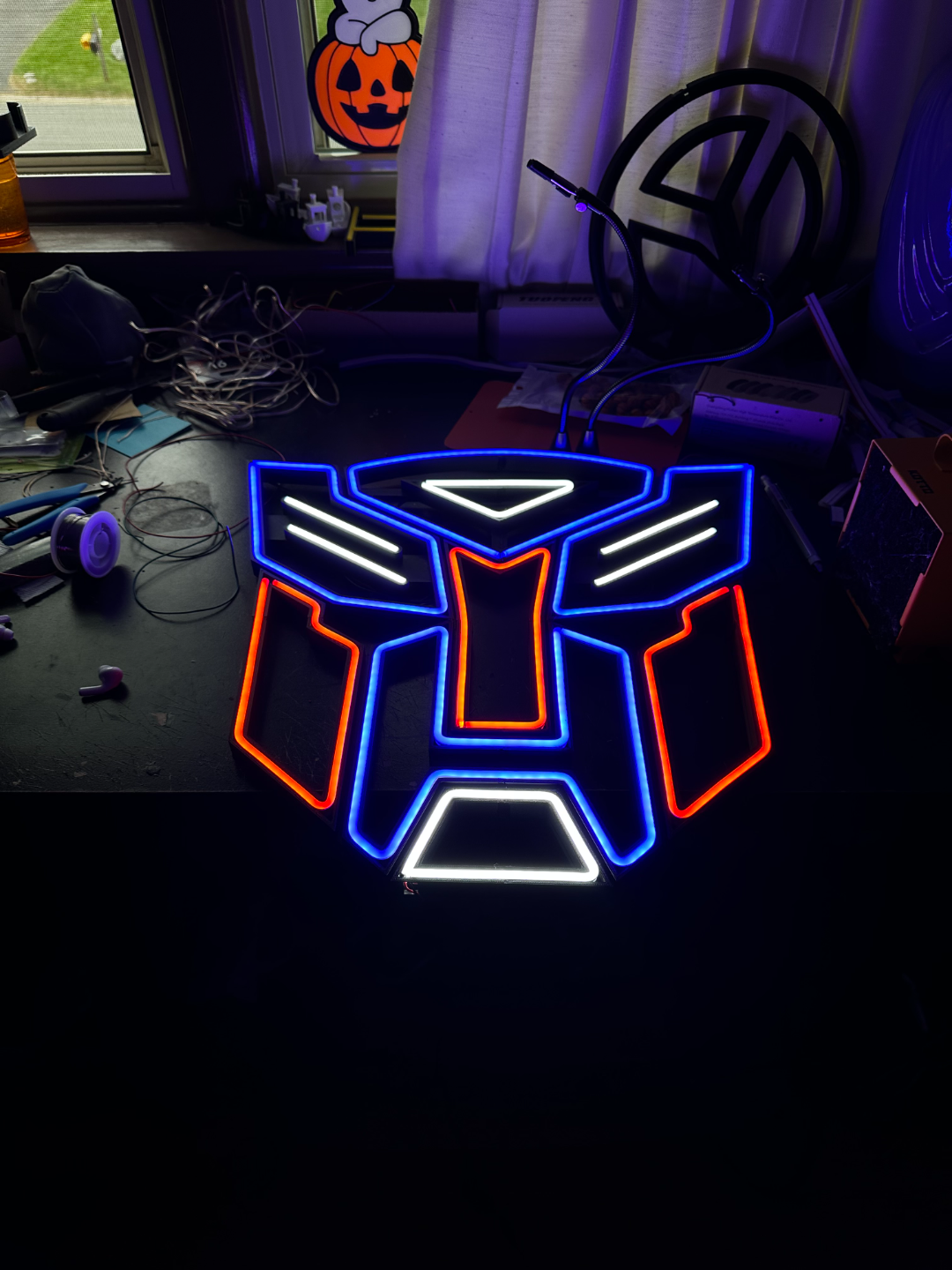 autobots néon placa by coisas impressas arte sinais logotipos transformadores autobot transformador sinal neon luz conduziu 3D print model - Mito3D