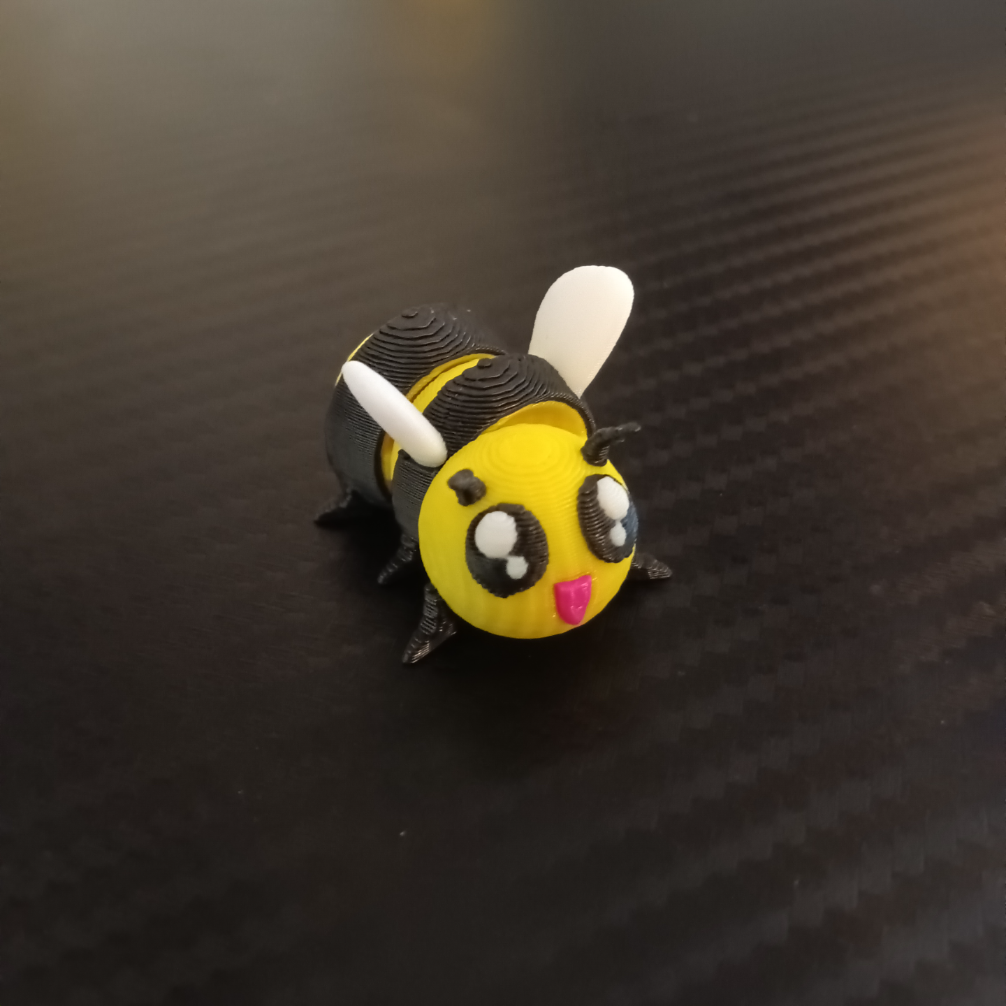 articulé mignonne abeille by waffly3d miniatures animaux animal ams ams4colors 3D print model - Mito3D