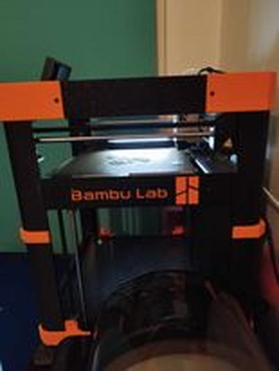 bambu seite teller by abonnieren 3d drucker zubehör bambup1p körper 2color schwarz orange 3d print model - Mito3D