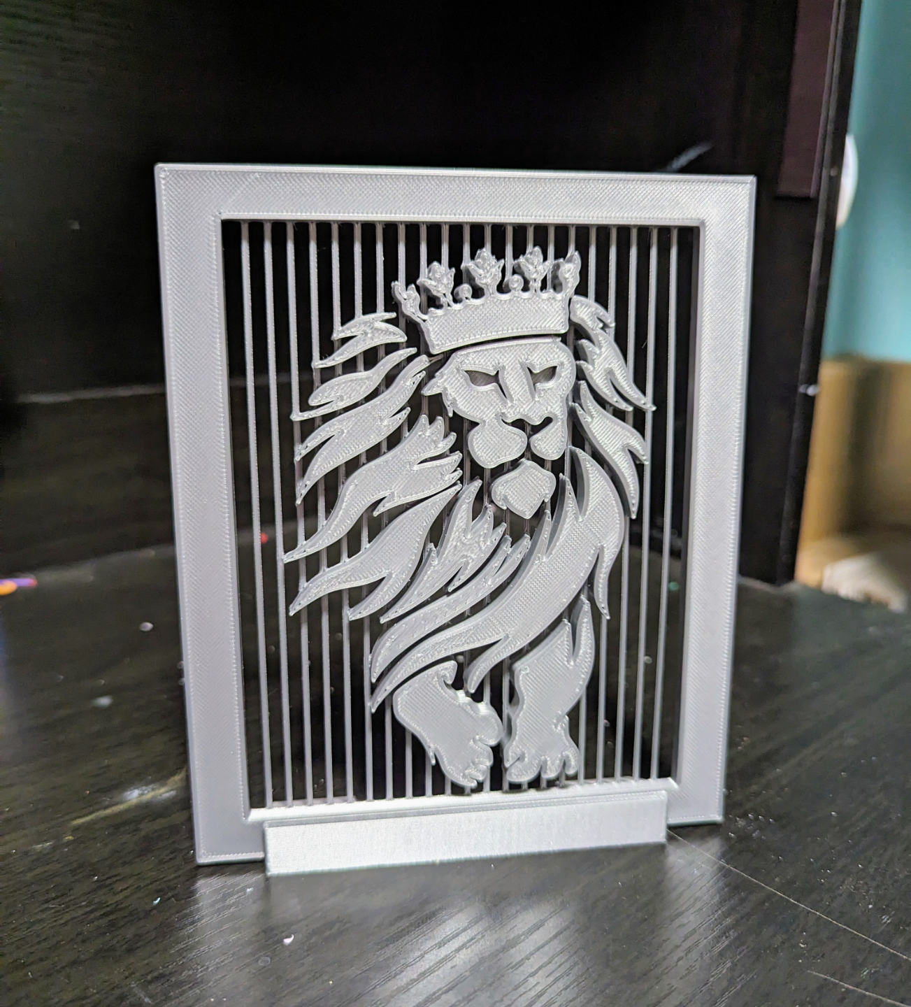 caged lion string art - no bridging by scattered collectables 2d king crown wall portrait animal unique tiger 3D print model - Mito3D