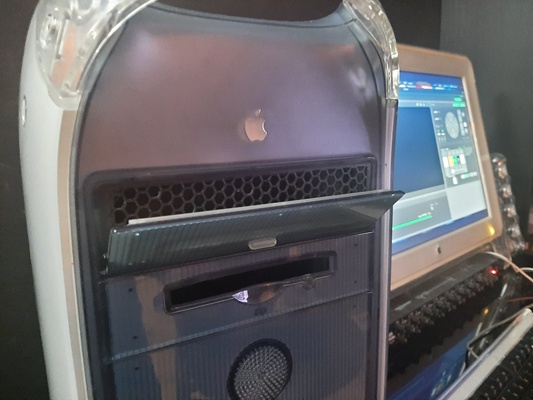 hackintosh powermac g4 cd baia sfogo by castlevania utensili gadget mela 3d print model - Mito3D