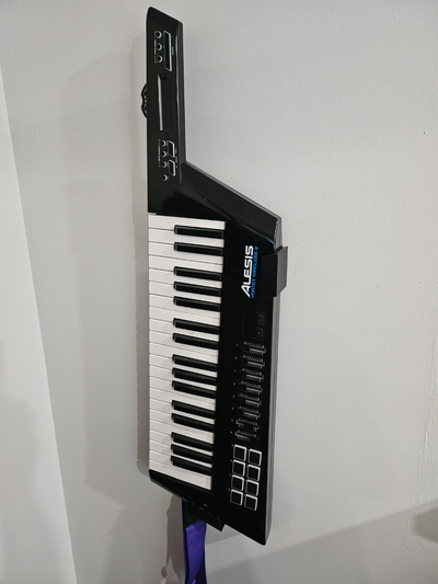 mur support alesis vortex 2 keytar by hbgmobile loisir diy musique 3d print model - Mito3D