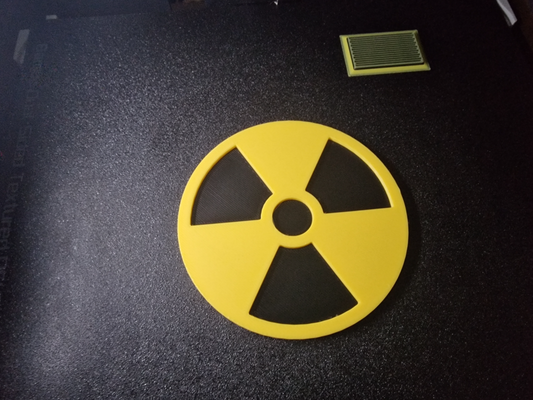 nuclear claustro remezclado by elessar3141 arte señales logos portavasos radioactivo firmar 3d print model - Mito3D