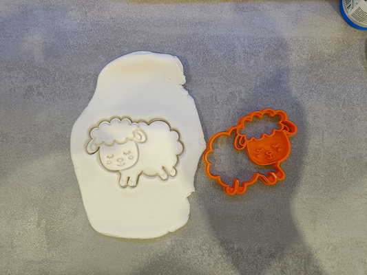 cute sheep cookie cutter by d onsnou household house models cutte cookiecutter cake animal animals eat kitchen mother family decoration bambulab a1 3d print model - Mito3D