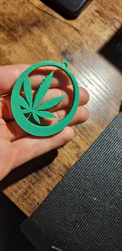 cannabis portachiavi by bruce wayne arte segni loghi erba fiore freddo 3d print model - Mito3D