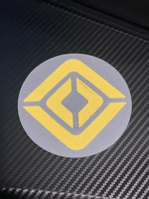 rivian logo untersetzer by abonnieren haushalt dekor elektrisch wagen 3D print model - Mito3D