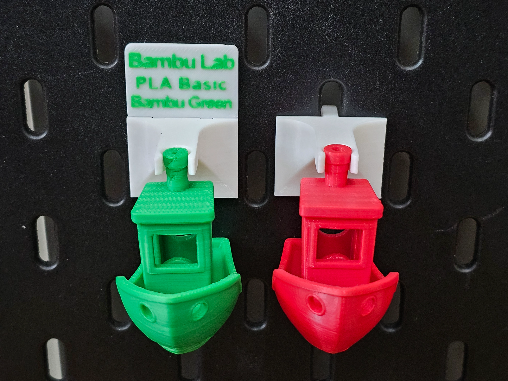 bancal titulaire soutien étiquette ikea skadis remixé by au3d outils organisateurs ikeaskadis banc échantillon filaments pla petg tpu abs soutiens 3D print model - Mito3D