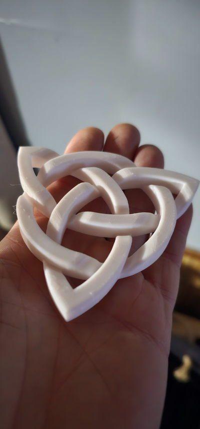 triquetra gewebt by shdwrider3 kunst modelle keltisch heidnisch dreieinigkeit knoten hexe 3d print model - Mito3D