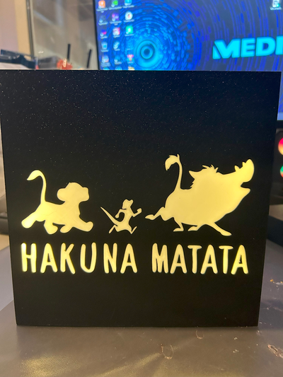 hakuna matata leuchtkasten by antoinehendrick1987 kunst zeichen logos löwe könig 3d print model - Mito3D