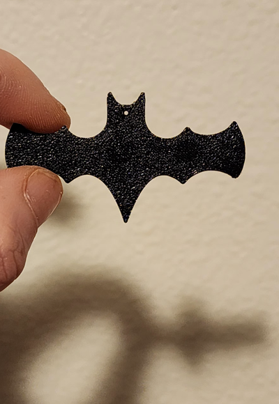 batman brincos by ouijabruxa moda joalheria logotipo brinco chaveiro batmanforever bastão homem sombrio cavaleiro dc histórias quadrinhos quadrinho universo bruce wayne bruce 3d print model - Mito3D