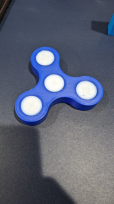 zappeln spinner no versammlung erforderlich by david barth 82 spielzeuge spiele fidget spinner mehrfarbig schnelldruck 3d print model - Mito3D