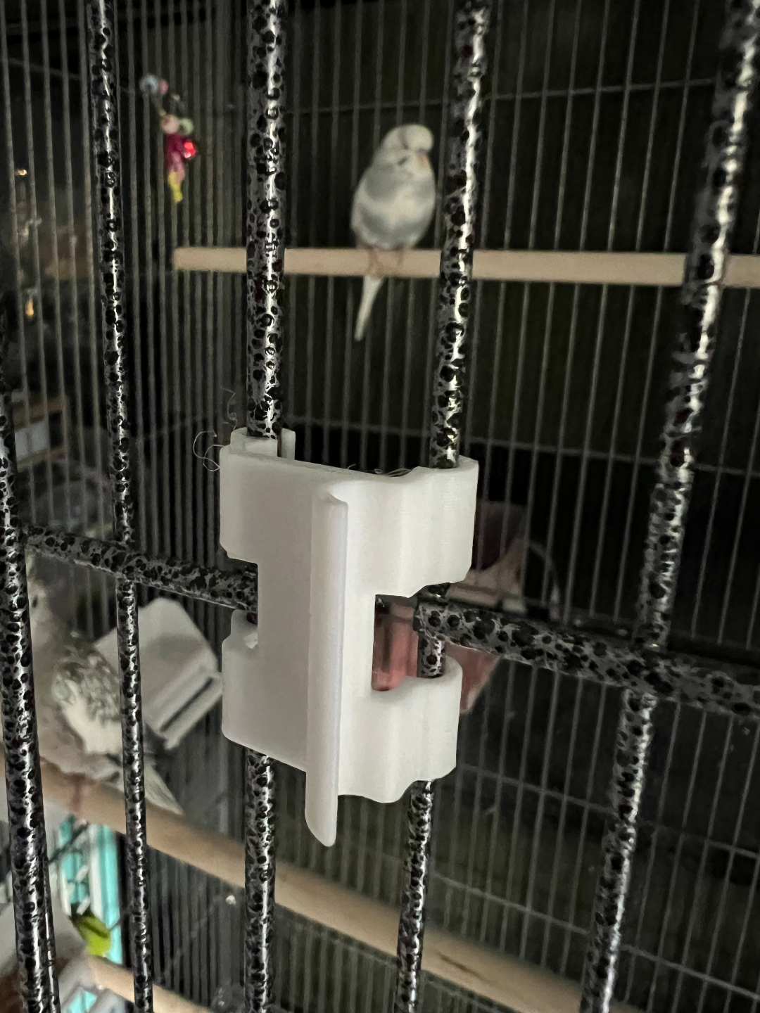 secure clip aviary door by mirchaemanuel household pets birds birdsafety 3D print model - Mito3D