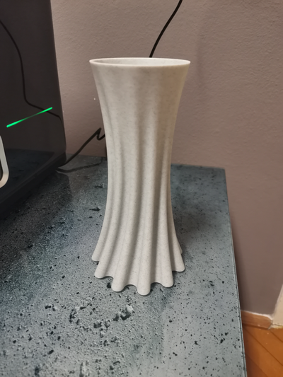 verdrehte vase by bt3d drucken haushalt garten no unterstützung küche blume 3d print model - Mito3D