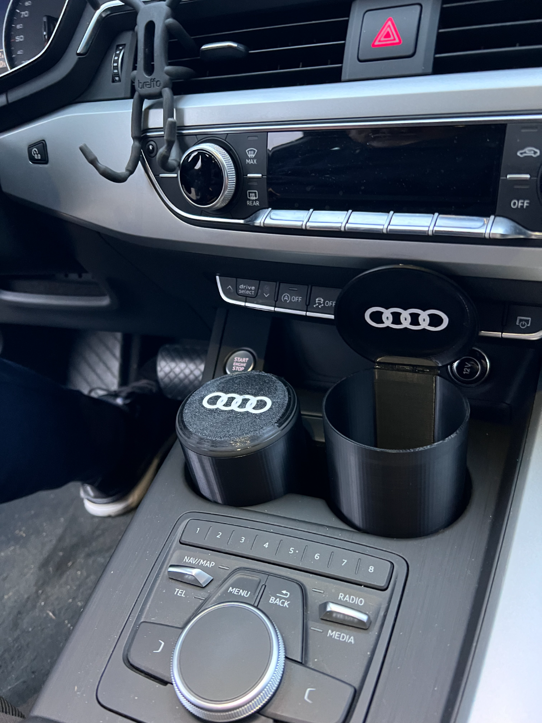 wagen behälter container asche tablett personalisiert deckel by kyaenos hobby diy fahrzeuge audi tasse audia4 veranstalter zubehör autoorganisator land rover rs4 aschenbecher 3D print model - Mito3D