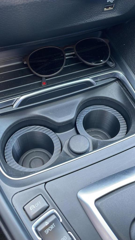 bmw f30 f31 f32 f33 f34 f36 f80 f82 f83 f3x f8x cupholder redbull getr nkehalter dosenhalter by yanneck hobby & diy vehicles cabrio coupe cubholder bmwf3x bmwf30 bmff31 bmwf32 bmwf33 bmwf34 bmwf36 bmwf80 bmwf8x bmwf82 red bull holder bottleholder getraenkehalter m m3 m4 3D print model - Mito3D