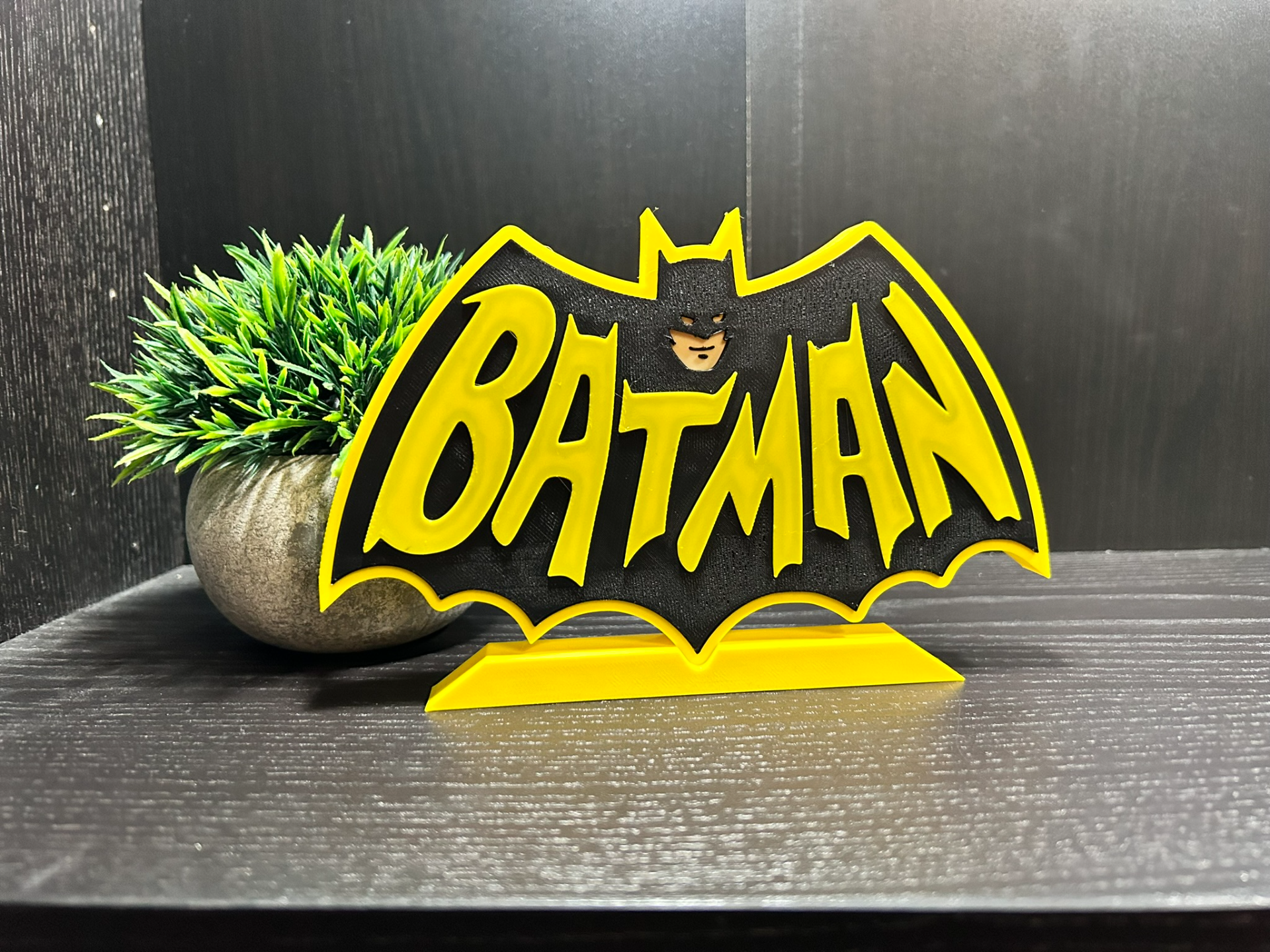 batman multicolore bureau signe by k3dprint art 2d ams sombre chevalier boucles d'oreilles logo dc bande dessinée héros accessoires supporter 3D print model - Mito3D