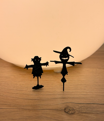 scarecrows 2d wall art keychain decor by derniccoo scarecrow door decoration halloween key chain 3d print model - Mito3D