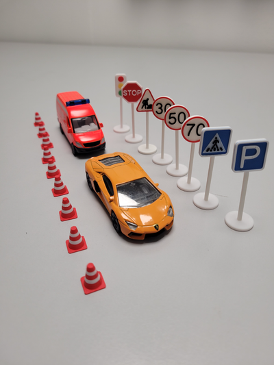 panneaux routiers circulation panneaux multicolore siku chaud roues by système corbeau jouets jeux auto ampel peintre deko signe voiture gamins cône arrêtez lampe 3d print model - Mito3D