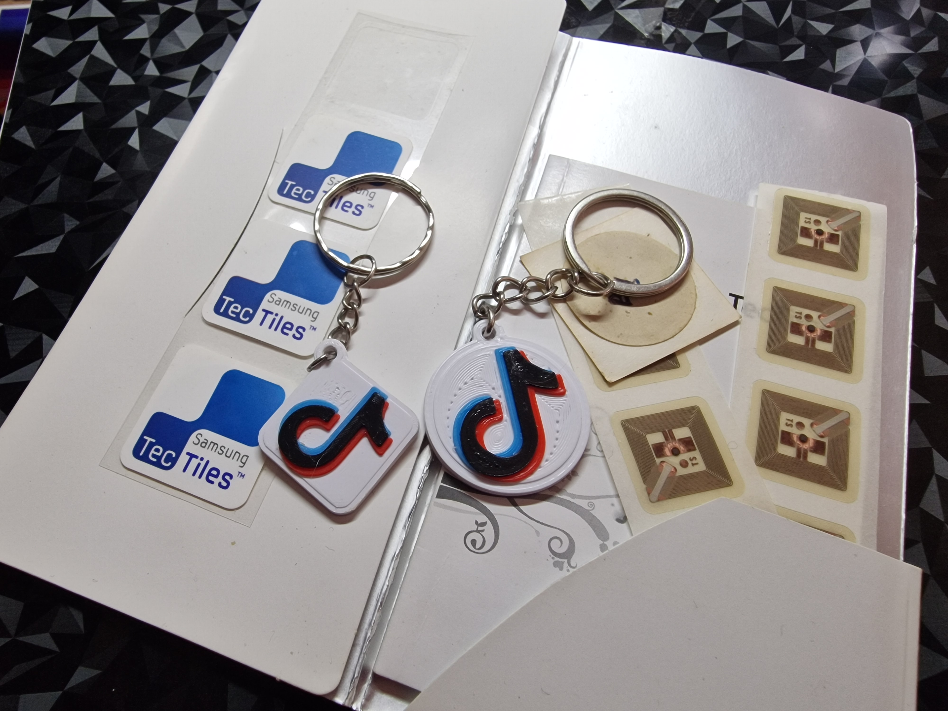 nfc keychain - tiktok 4 colors by bs 3d print tools gadgets nfctag bs3dprint llavero tag 3D print model - Mito3D