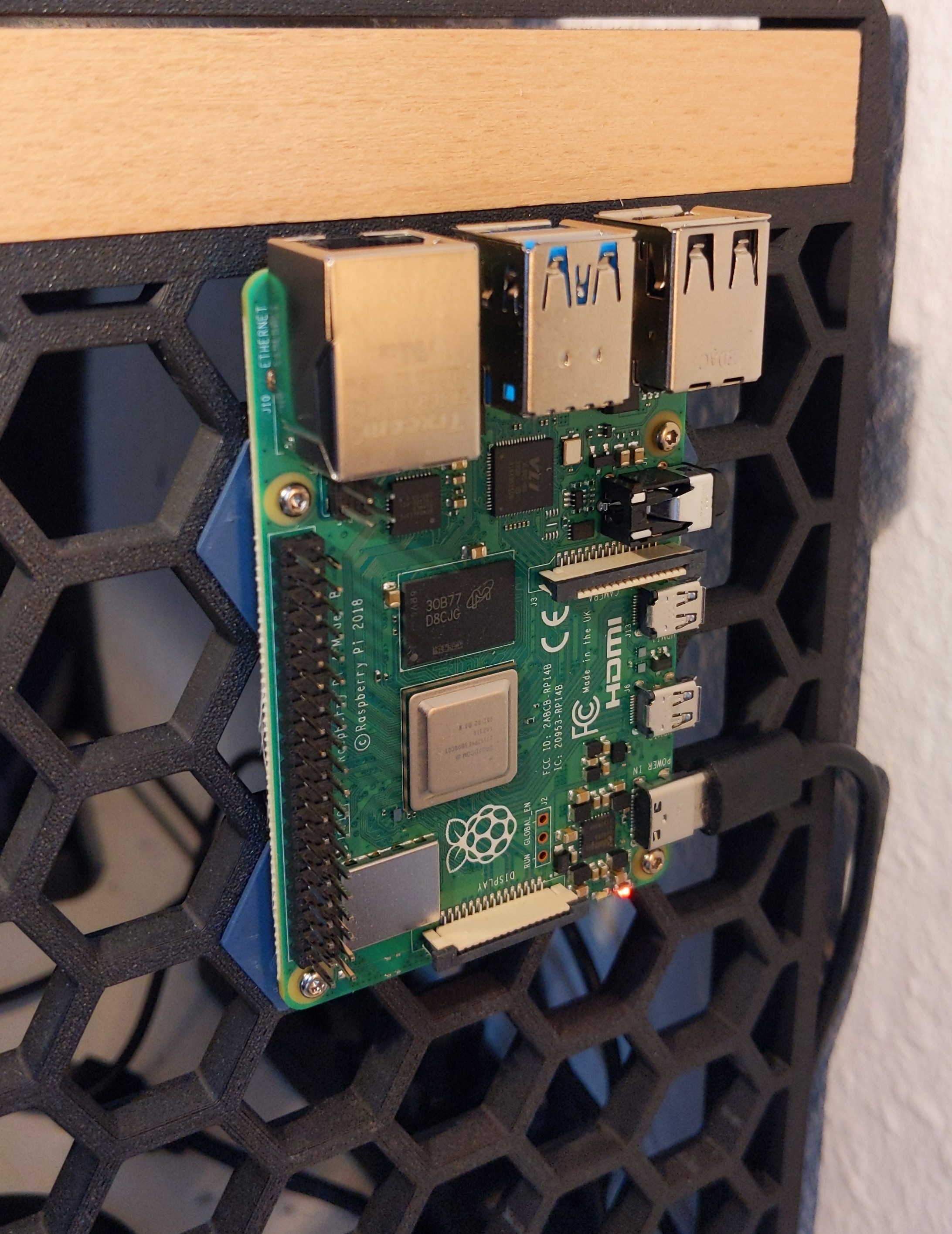 hsw honeycomb storage wall raspberry pi mount remixed by manuel6464 household house models wallmount raspberrypi raspberrypicase raspberrypi4 3D print model - Mito3D