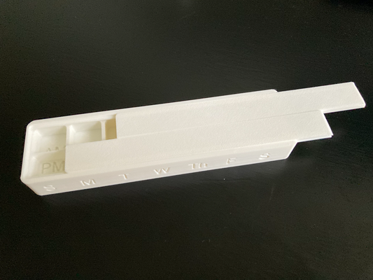 wöchentlich pille box pm by abonnieren werkzeuge medizinisch tabletten pillendose vitamine täglich bunker veranstalter woche pilbox medizin gesundheit gesund arzneimittel drogen organizerbox tracker 3d print model - Mito3D