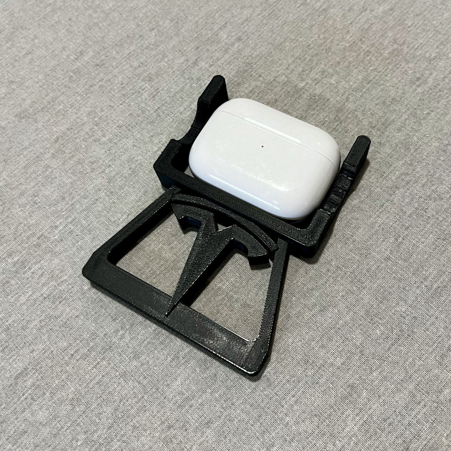 airpods pro cargando estante soporte adaptador tesla modelo 3 inalámbrico almohadilla remezclado by i3dprint pasatiempo bricolaje diy vehiculos airpodspro 3D print model - Mito3D