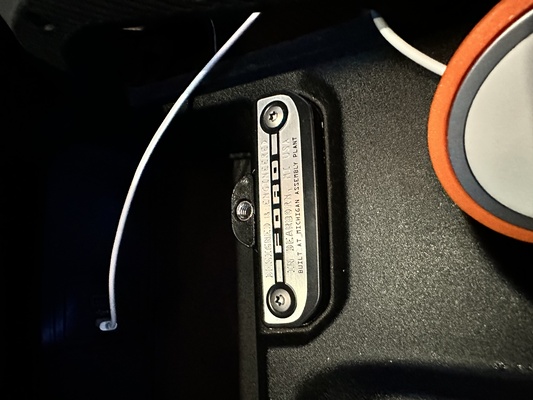 2021 2024 ford bronco tabak telefon binmek by kafes 3d baskılar araçlar gadget'lar şarj cihazı elma magsafe sahibi ünitesi 3d print model - Mito3D