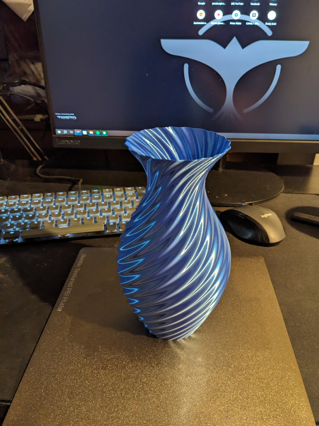 vaso espiral 1 by cudi98 generativo 3d modelo my modo copo flor estanque 3D print model - Mito3D