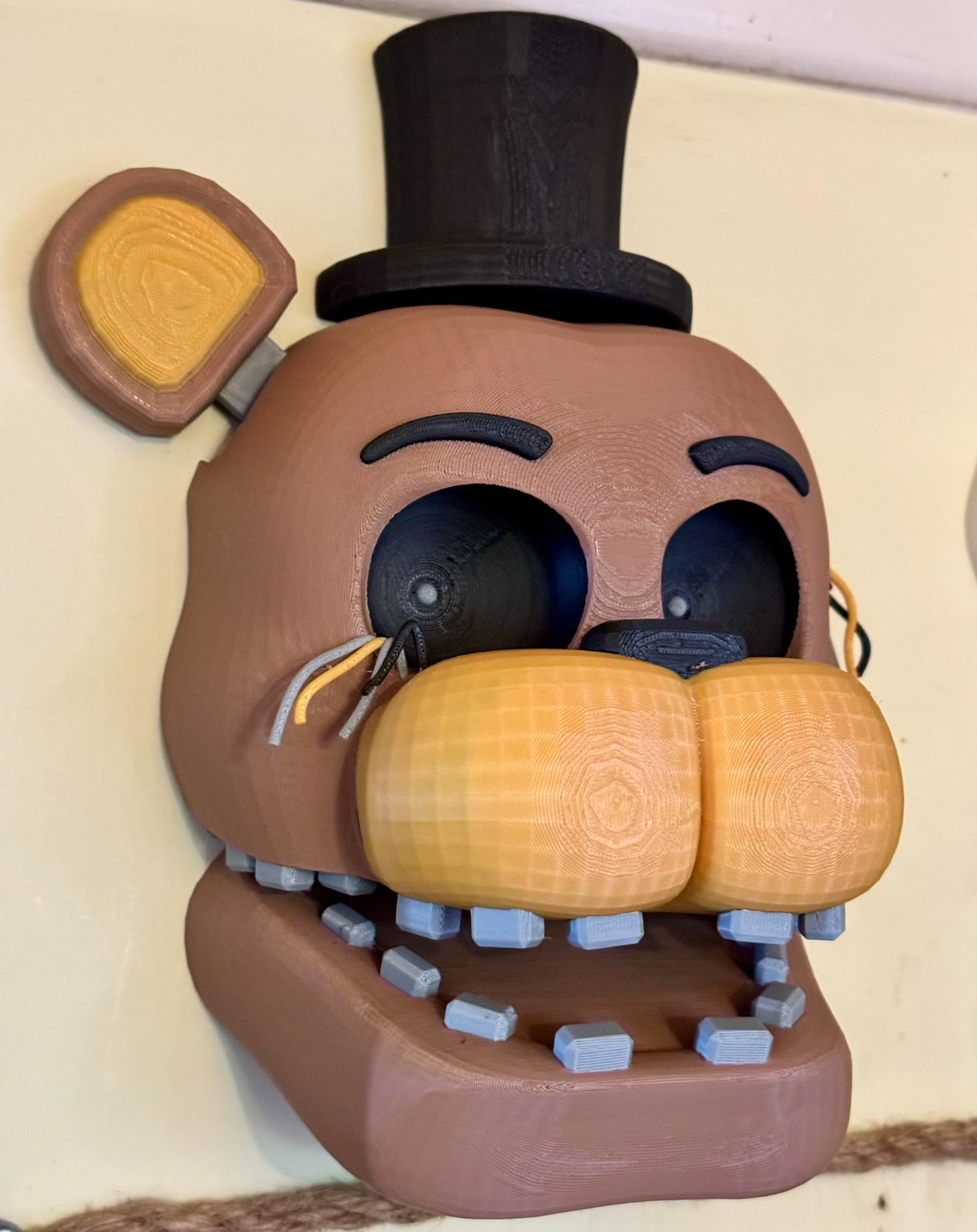 olhos dourado freddy mascarar parede montado noites at freddy's by faran3d adereços cosplays máscaras capacetes fnaf decoração cosplay 3D print model - Mito3D