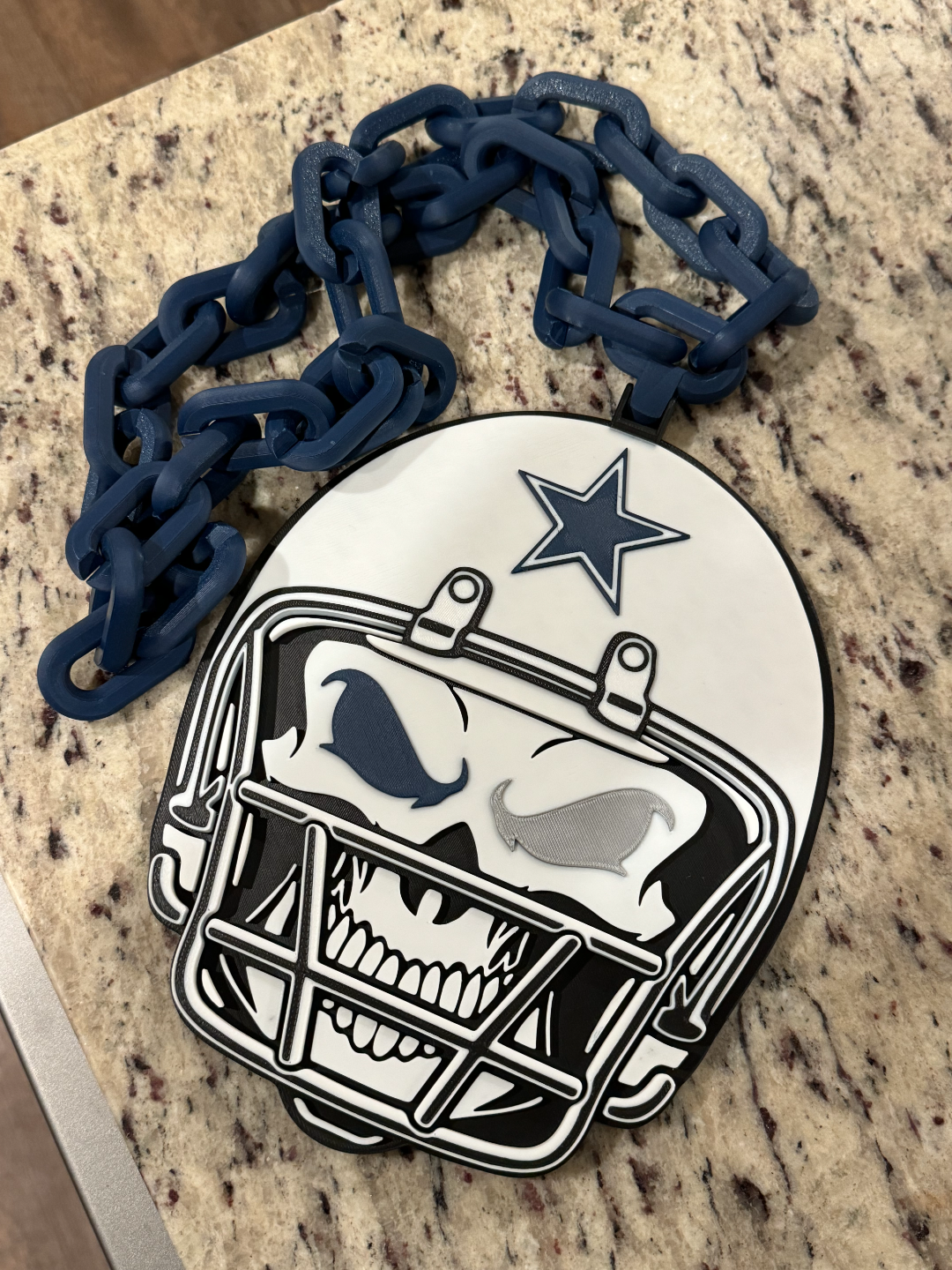 cowboys schädel kette logo by beereschwarz mode schmuck nfl fußball helm halskette 3D print model - Mito3D