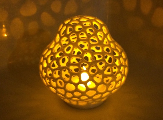 voronoi led pilz teelicht schatten by goldenp haushalt dekor vase kerze skulptur turm thingiverse kerzenhalter teelichthalter mathart mathematische kunst 3d print model - Mito3D