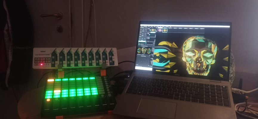 halter unterstützung akai apc mini korg nanokontrol by giuseppe pompei werkzeuge veranstalter licht zubehörteil midi regler auflösung video kartierung musik 3d print model - Mito3D