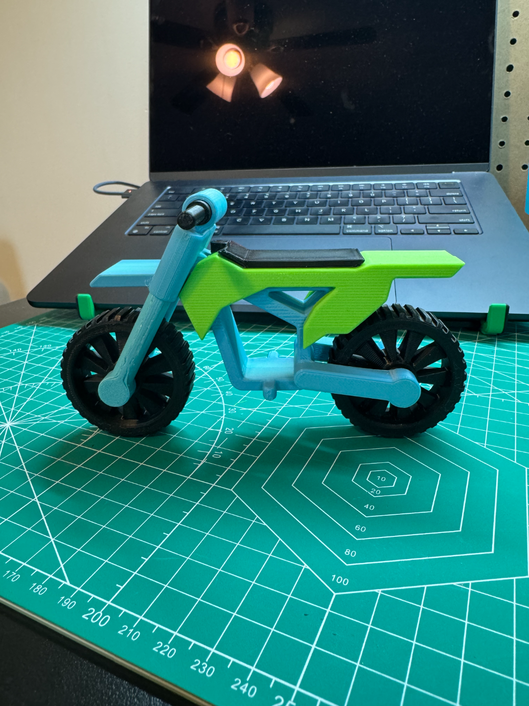 saleté bicyclette jouet modèle by addition créations jouets jeux moto cross vtt quad roue roues supercross motocross route 3D print model - Mito3D