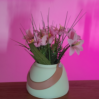 lisse sangle vase by fabricants écraser ménage décor accueil maison plante pot jardin extérieur fleur fleurs décoration décoratif décorations esthétique afficher 3d print model - Mito3D