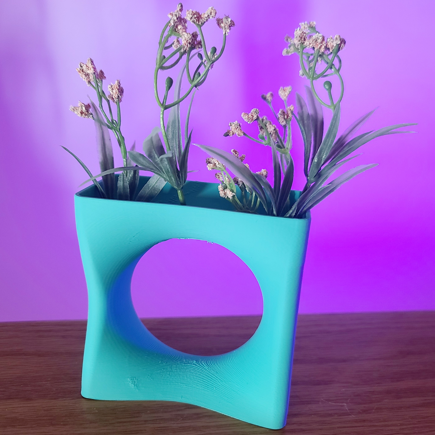 cuadrado clavija agujero moderno florero by hacedores triturar casa decoración floreros hogar hogareña decoraciones diseño floral flor flores elegante artístico estético jardín monitor 3D print model - Mito3D