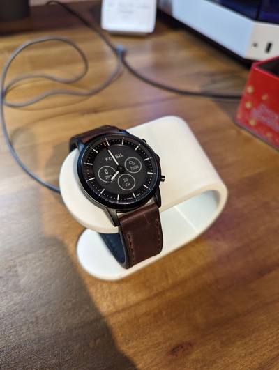 relógio inteligente ficar pé carregador fóssil by markus710 ferramentas aparelhos gadget smartwatchstand thingiverse smartwatchholder 3d print model - Mito3D