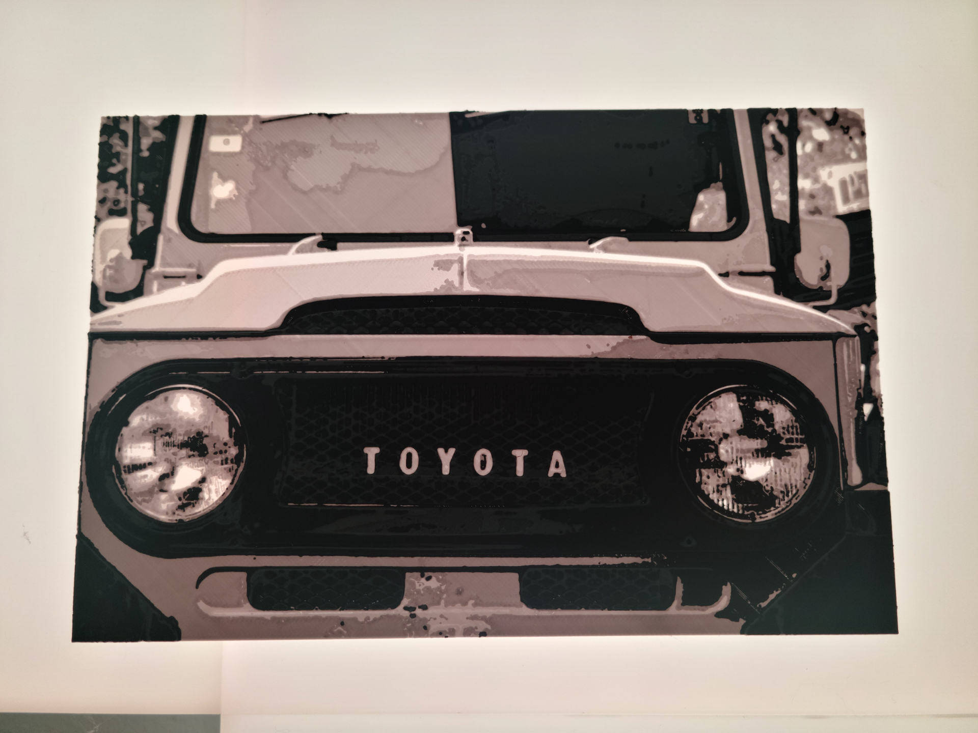 toyota fj hutschmiede by abonnieren generativ 3d modell lithophan farbton schmiede toyota fj automobil wagen lkw offroad wandkunst schreibtisch autos logo schwarz weiß grau einfarbig kunst startseite mantel drucken ams x1c 3D print model - Mito3D