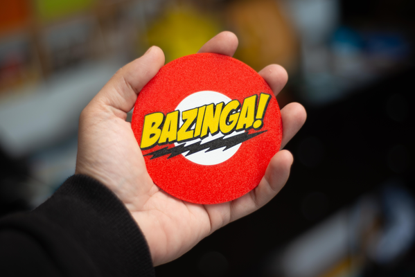 bazinga coaster by gb ménage décor maison boisson café bière gros coup théorie sheldon rouge blanc jaune amusement table protection engouement commerce 3d print model - Mito3D