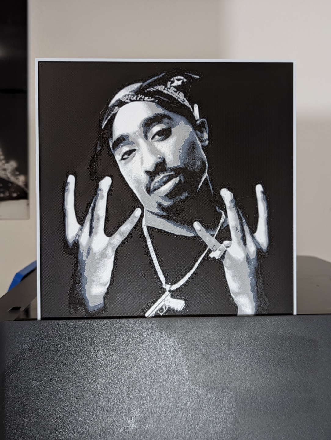 tupac 2pac shakur westseite hutschmiede by papa emeritus iv kunst 2d rap hüfte hüpfen musik westen farbton schmiede multi colo farbe drucken drucken mehrere schichten veränderung ams 4 3D print model - Mito3D