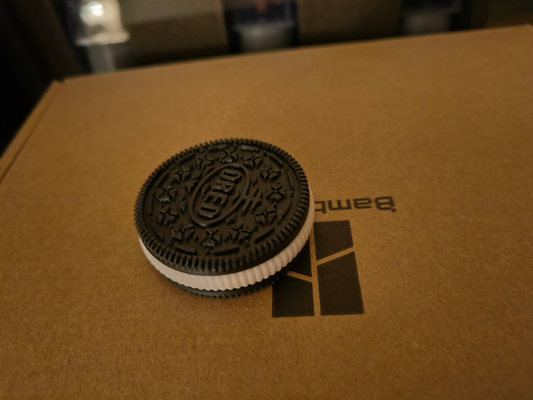 nervürlü tıkırtı oreo spinner no tutkal yeniden karıştırılmış by lockwick oyuncaklar oyunlar oyuncak çevirmek kurabiye kıpır dönen stres çarkı gıda tıklayın şeker döndürmek oreo tıklayıcı 3d print model - Mito3D