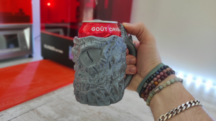 monstre pouvez titulaire soutien by body3d art sculptures canette coca cola café soda 3d print model - Mito3D