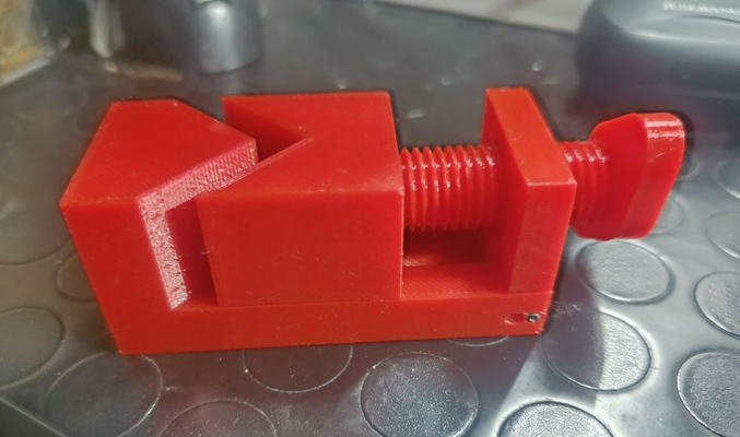 morsa angolare corner clamp by cosimol79 tools vice vise 90degree 90 3d print model - Mito3D