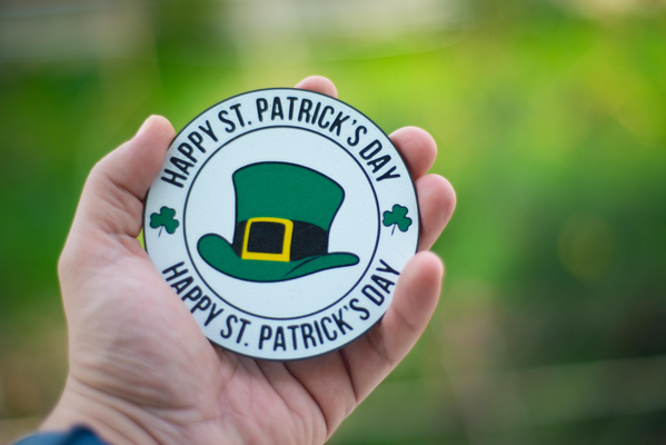 saint patrick journée coaster by gb ménage décor vert lutin fête bière boisson titulaire soutien table protection protéger irlande irlandais st café chapeau boucle 3d print model - Mito3D