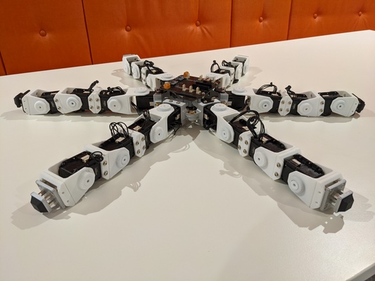 anansi hexápodo robot cuadro by construirybryce pasatiempo bricolaje diy electrónica 3d print model - Mito3D